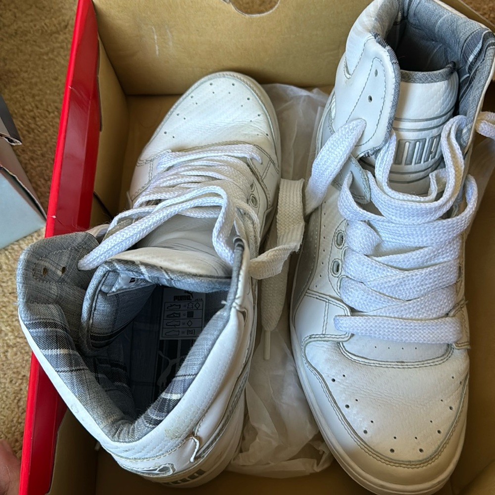 Use men’s puma high top, white sneaker